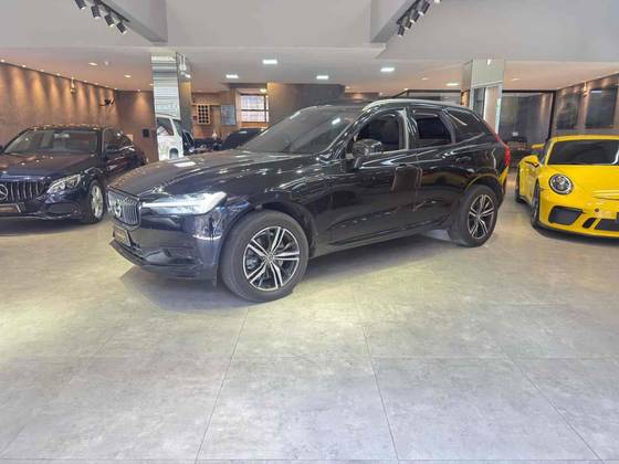 VOLVO XC60 2.0 T8 HYBRID MOMENTUM AWD GEARTRONIC